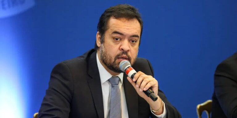 Cláudio Castro renuncia ao governo do Rio de Janeiro antes de julgamento no TSE