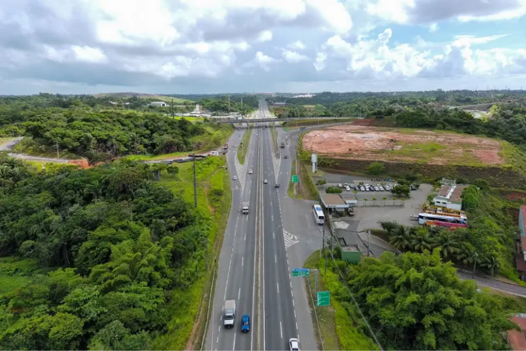 Feriado de Tiradentes deve levar mais de 600 mil veículos às rodovias da Bahia