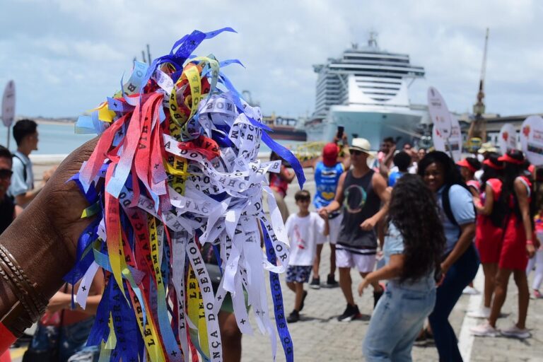 *Mais de 700 mil turistas visitam Salvador em abril e movimentam R$ 1,6 bilhão na economia*