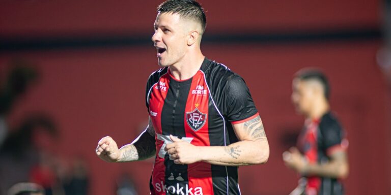 Em jogo que teve de tudo, Vitória goleia o ABC e encaminha vaga para final da Copa do Nordeste