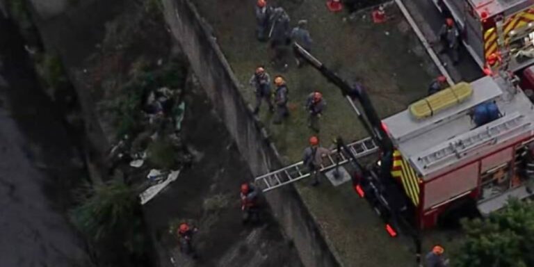 Acidente na Avenida do Estado em SP deixa carro submerso em rio