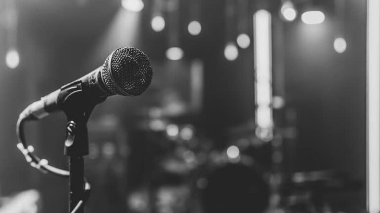 Cantor sertanejo é encontrado morto dentro de casa; saiba mais