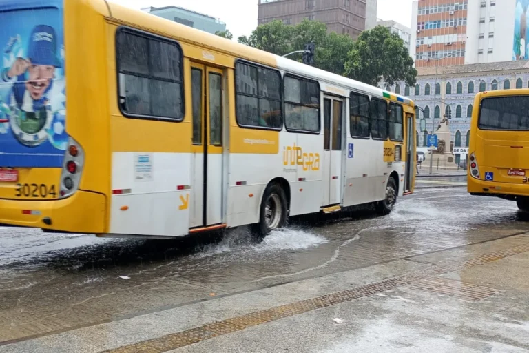 Previsão do tempo na Bahia: chuva retorna a Salvador e interior registra até 35°C