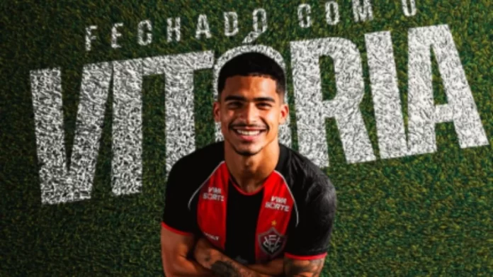 Vitória compra atacante Renê e assina contrato de três anos