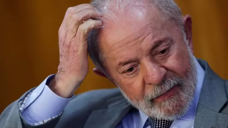 GOVERNO LULA É DESAPROVADO POR 51% DA POPULAÇÃO, APONTA PODERDATA
