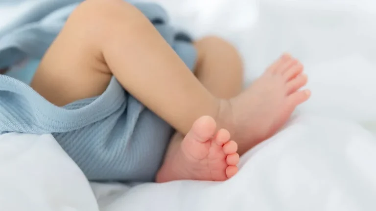 Bebê é levado ao hospital com fratura no crânio e testa positivo para cocaína e maconha