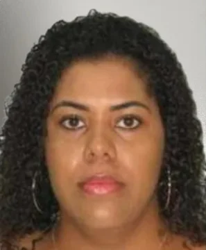 Funcionária de 26 anos presa por desviar milhões por PIX de empresas em Salvador recebia salário de R$ 3 mil e ostentava luxo