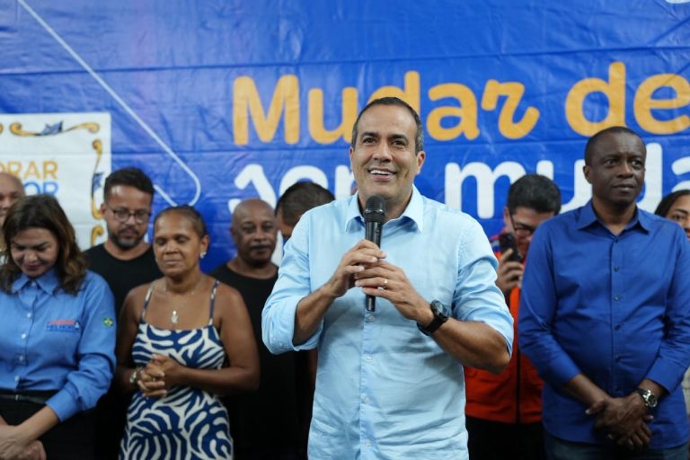*Prefeitura entrega 133 casas requalificadas pelo Morar Melhor na Engomadeira